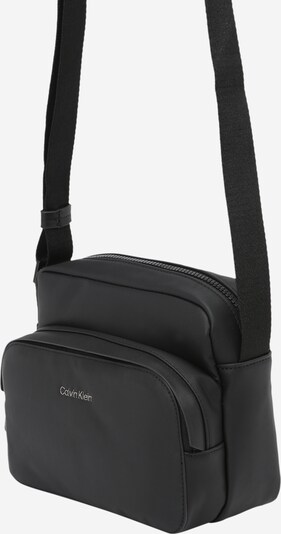 Calvin Klein Чанта за през рамо тип преметка в черно / сребърно, Преглед на продукта