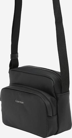 Calvin Klein Crossbody Bag in Black: front