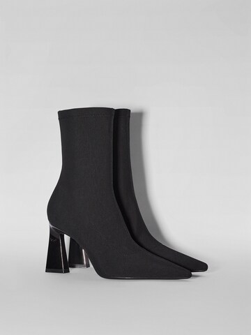 Bershka Stiefel in Schwarz