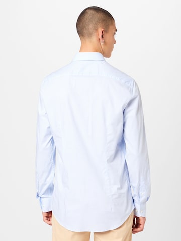 mėlyna Tommy Hilfiger Tailored Priglundantis modelis Marškiniai