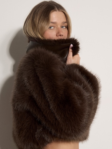 Veste bavaroise ' Kunstfelljacke ' Apricot en marron