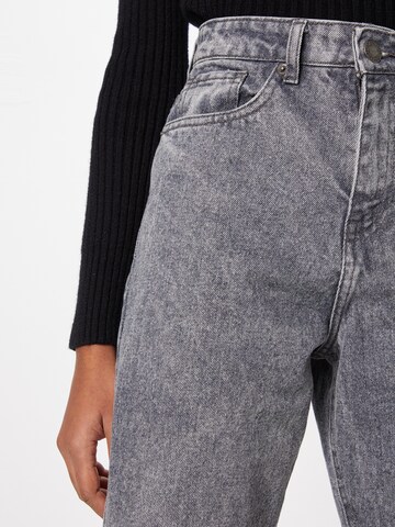 Nasty Gal Loosefit Jeans i grå
