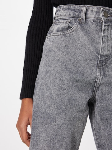 Loosefit Jean Nasty Gal en gris