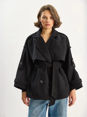Bianco Lucci Between-seasons coat in Black: front