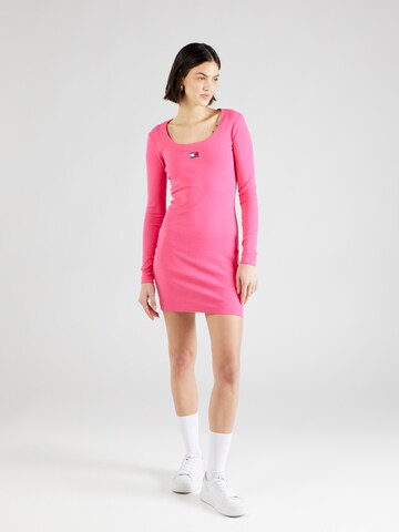 Tommy Jeans Jurk in Roze: voorkant