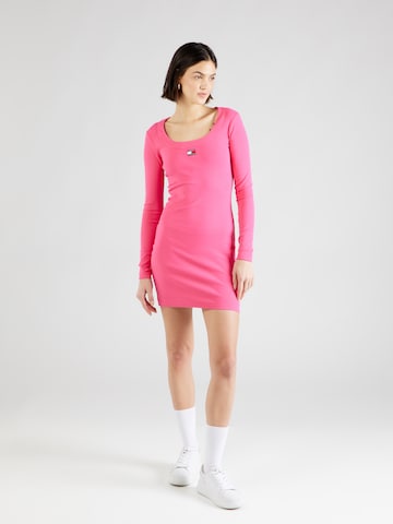 Tommy Jeans Sukienka w kolorze różowy: przód