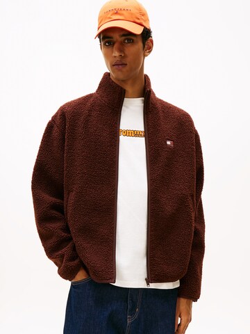 Tommy Jeans - Chaqueta polar en marrón: frente