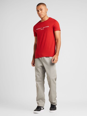 TOMMY HILFIGER Regular Fit T-Shirt in Rot