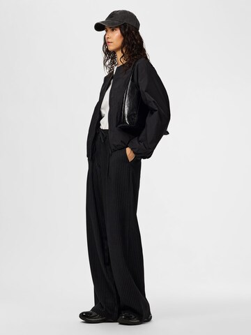 PIECES Overgangsjakke 'PCMilly' i sort