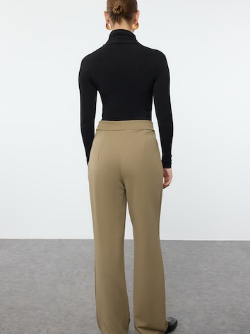 Trendyol Wide leg Pleat-Front Pants in Green