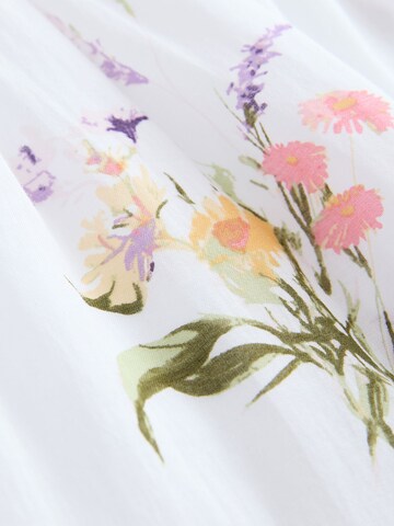 Robe Next en blanc