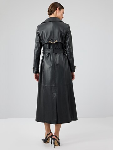 Derimod Mantel in Schwarz