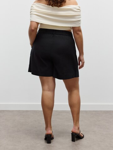 Wide leg Pantaloni con pieghe di CITA MAASS in nero