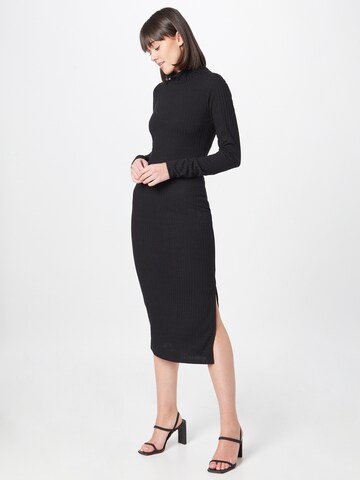 PIECES فستان مُحاك 'FIONI' بلون أسود: الأمام