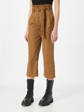 Warehouse Regular Pleat-front trousers in Brown: front