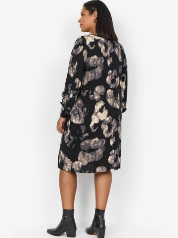 Wasabi Concept Puseromekko 'Keisie' värissä musta