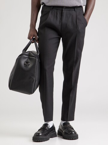 Loosefit Pantaloni con pieghe 'CHASY 10' di DRYKORN in nero: frontale