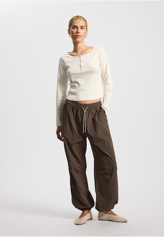 rethinkit studios Shirt 'Elevate' in Weiß