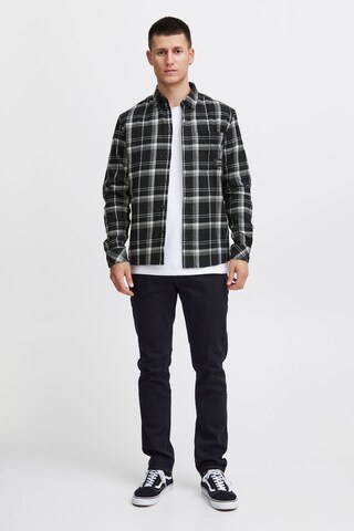 !Solid Regular fit Button Up Shirt in Black