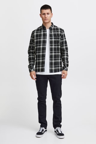 !Solid Regular fit Button Up Shirt in Black