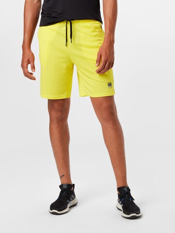 regular Pantaloni sportivi di Superdry in giallo: frontale