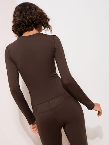 Friends Like These Функциональная футболка в Коричневый