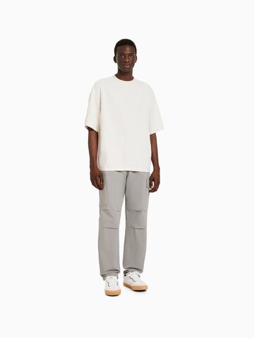 Bershka Loose fit Cargo trousers in Grey