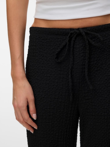 melns VERO MODA Platas staras Bikses 'VMANITA'