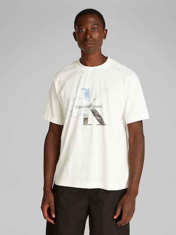 T-Shirt Calvin Klein Jeans en blanc : devant