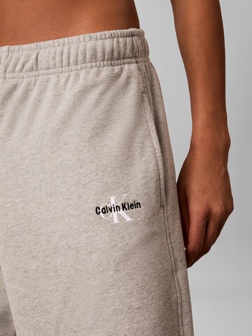 Effilé Pantalon Calvin Klein en gris