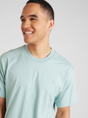 ADIDAS ORIGINALS T-Shirt 'Premium Essentials' in Grün