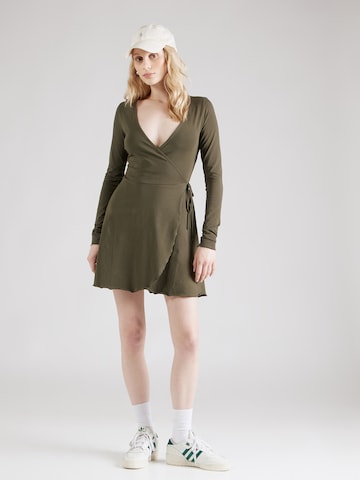 Robe 'Willow' STUDIO SELECT en vert : devant