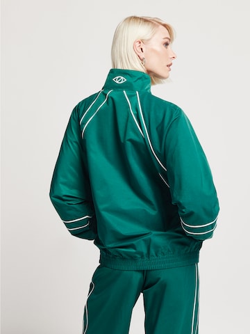 UNFOLLOWED x ABOUT YOU Sports jacket 'ESCAPE JACKET' in Green: back