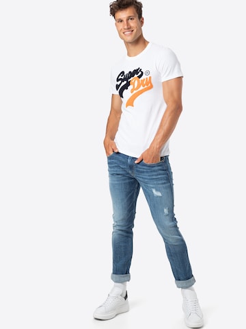 T-Shirt 'Source' Superdry en blanc