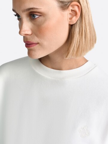 Rich & Royal Sweatshirt in White