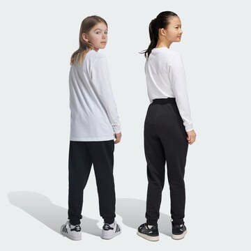 ADIDAS ORIGINALS Tapered Παντελόνι 'Trefoil Essentials' σε μαύρο