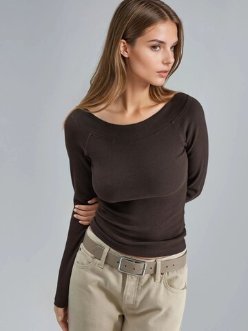 Busem Shirt in Brown: front