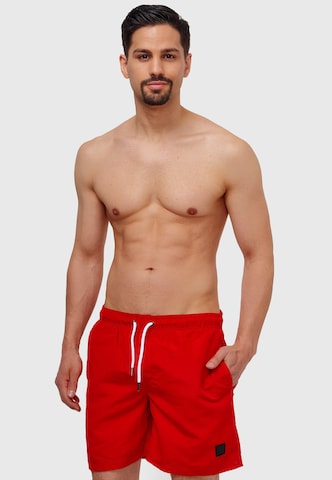 Shorts de bain INDICODE JEANS en rouge : devant