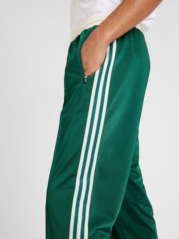 regular Pantaloni di ADIDAS ORIGINALS in verde