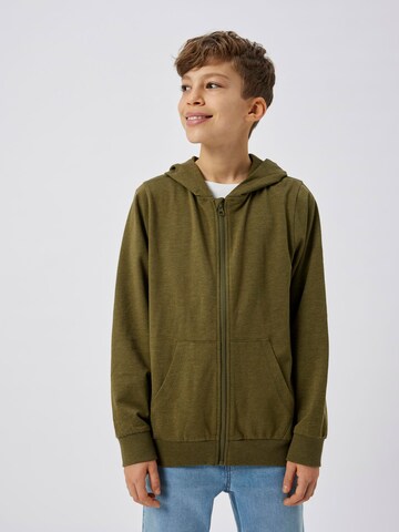 Veste de survêtement TWO SOON en vert : devant