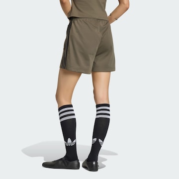 ADIDAS ORIGINALS - Loosefit Pantalón 'Firebird Classic' en marrón