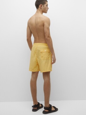 Shorts de bain Pull&Bear en jaune