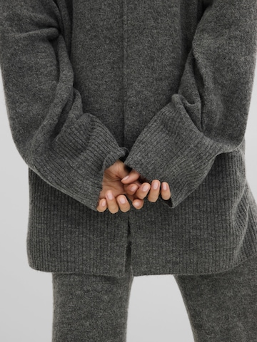 Pullover extra large di bonprix in grigio