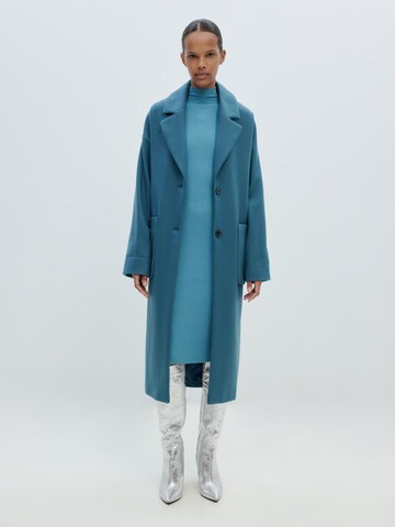 EDITED Between-seasons coat 'Santo' in Blue: front