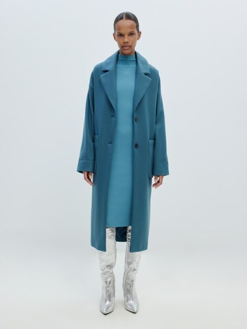 EDITED Between-Seasons Coat 'Santo' in Blue: front