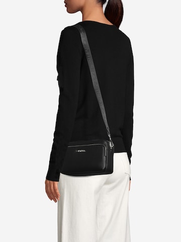 Calvin Klein Чанта с презрамки в черно