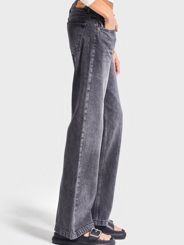 IT'S BASIC Regular Jeans 'Straight Low Rise Jeans' in Grijs