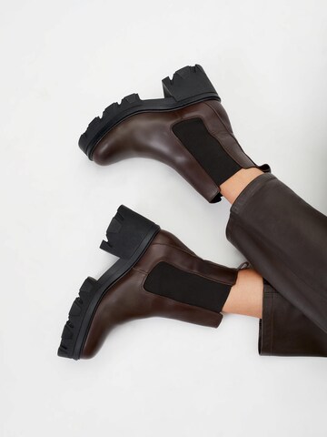 Chelsea Boots 'Cami' Karolina Kurkova Originals en marron