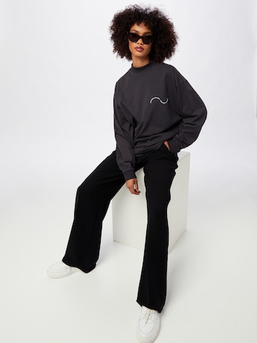 T-shirt Comfort Studio by Catwalk Junkie en noir