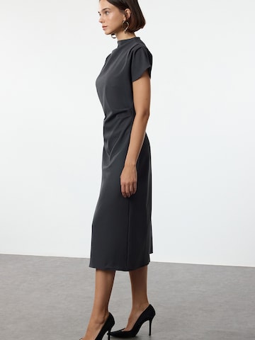 Trendyol Sukienka w kolorze szary